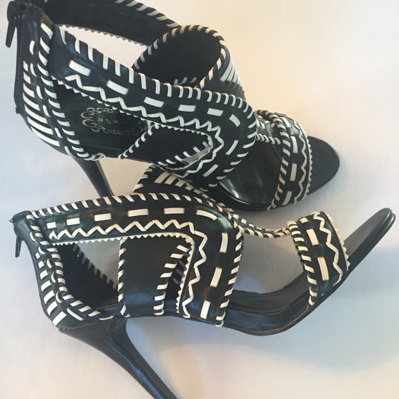 N.Y.L.A. Black & White Sassy Heels Size 8 1/2 - Picture 2 of 4